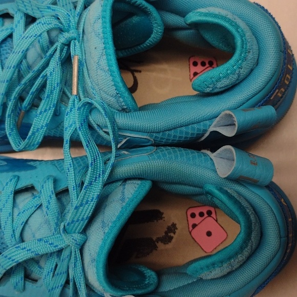 Athletic_Shoes
